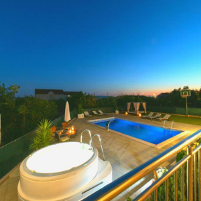 Отель Mira Holiday Home  Каштел Камбеловац
